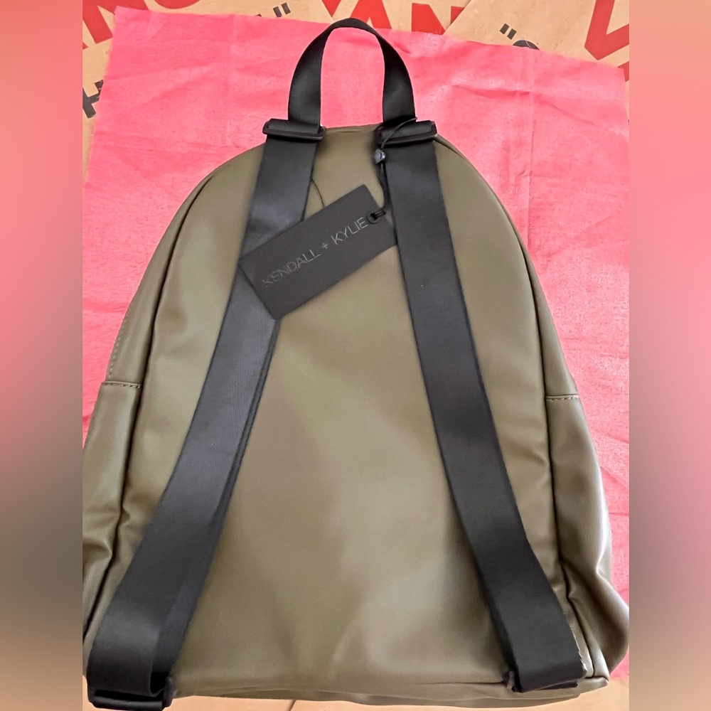 Backpack - Picture 3 of 6